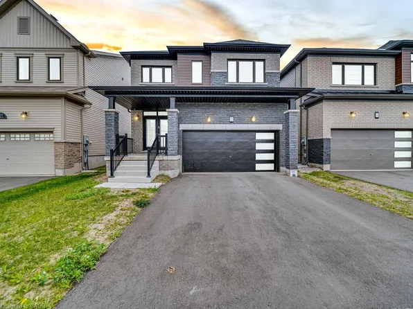 423 Dolman St, Woolwich, ON N0B 1M0