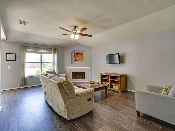 5th image of 1424 Mosscreek Dr