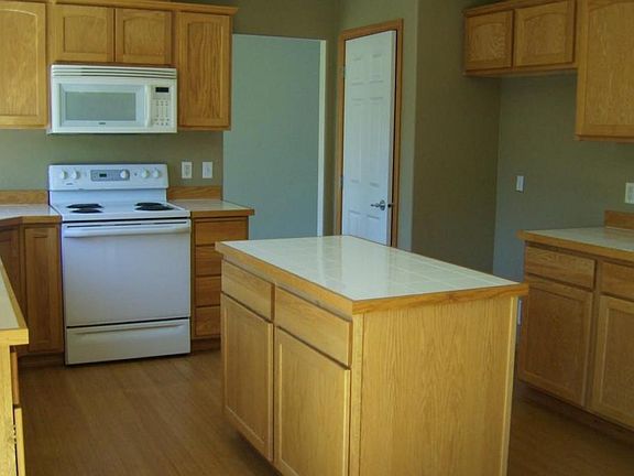 4th image of 2218 188th Pl SW