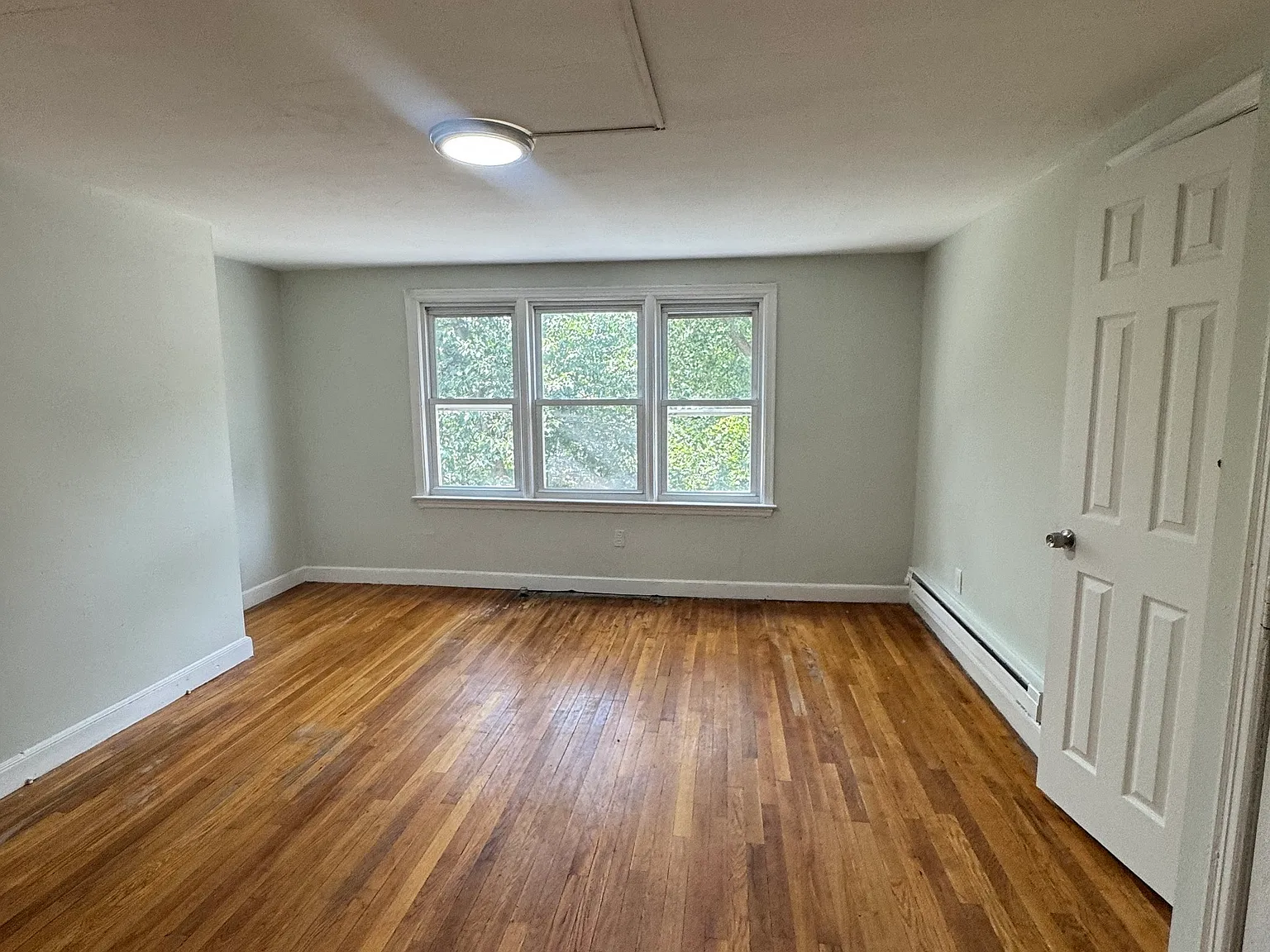 2 bed, 1.0 bath, 3046 sqft, $1,700 — Photo 2