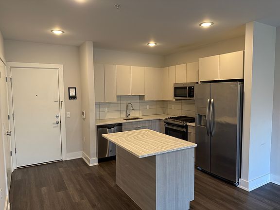 3rd image of 2301 Lemoine Ave Unit 403