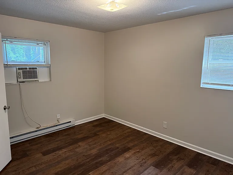 133 W Cornwallis Rd — Photo 10
