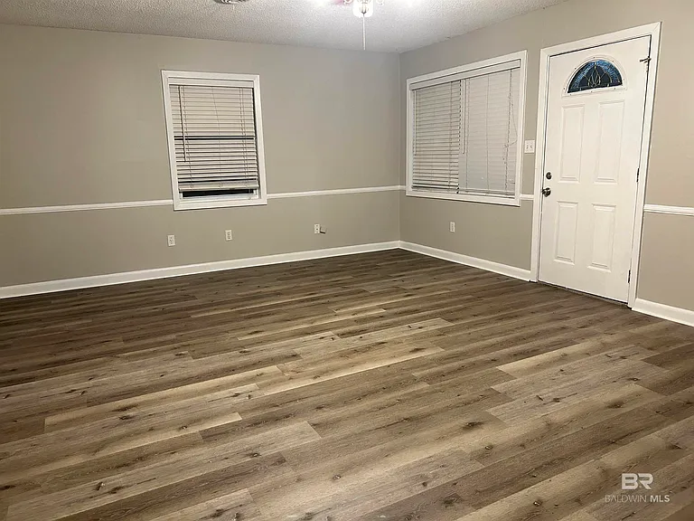 1906 Elaine Ave — Photo 11