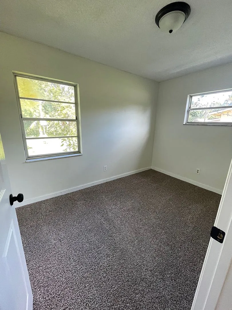 1st Month Free Rent 3 Bed 1 Bath Home | Pet Friendly With Large Fenced Yard | Washer Dryer Hook U... — Photo 4