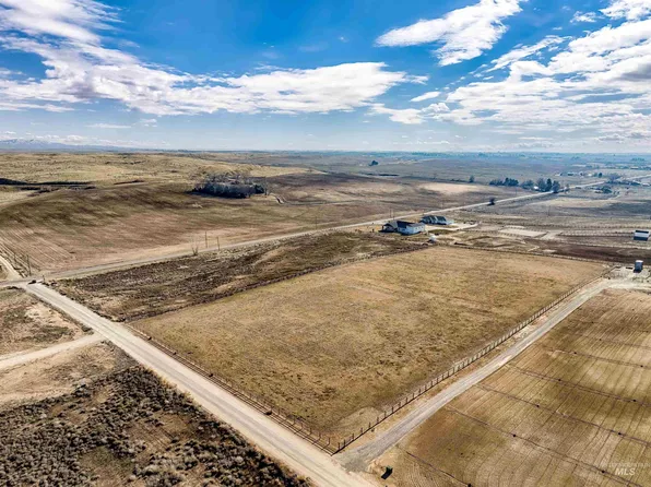 10290 Piper Ln, Caldwell, ID 83607