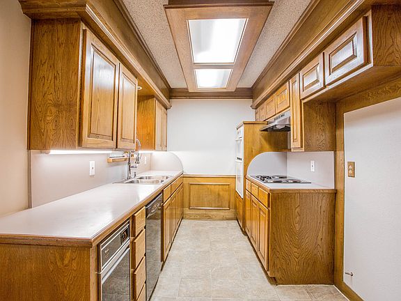 3rd image of 313 Clary Dr