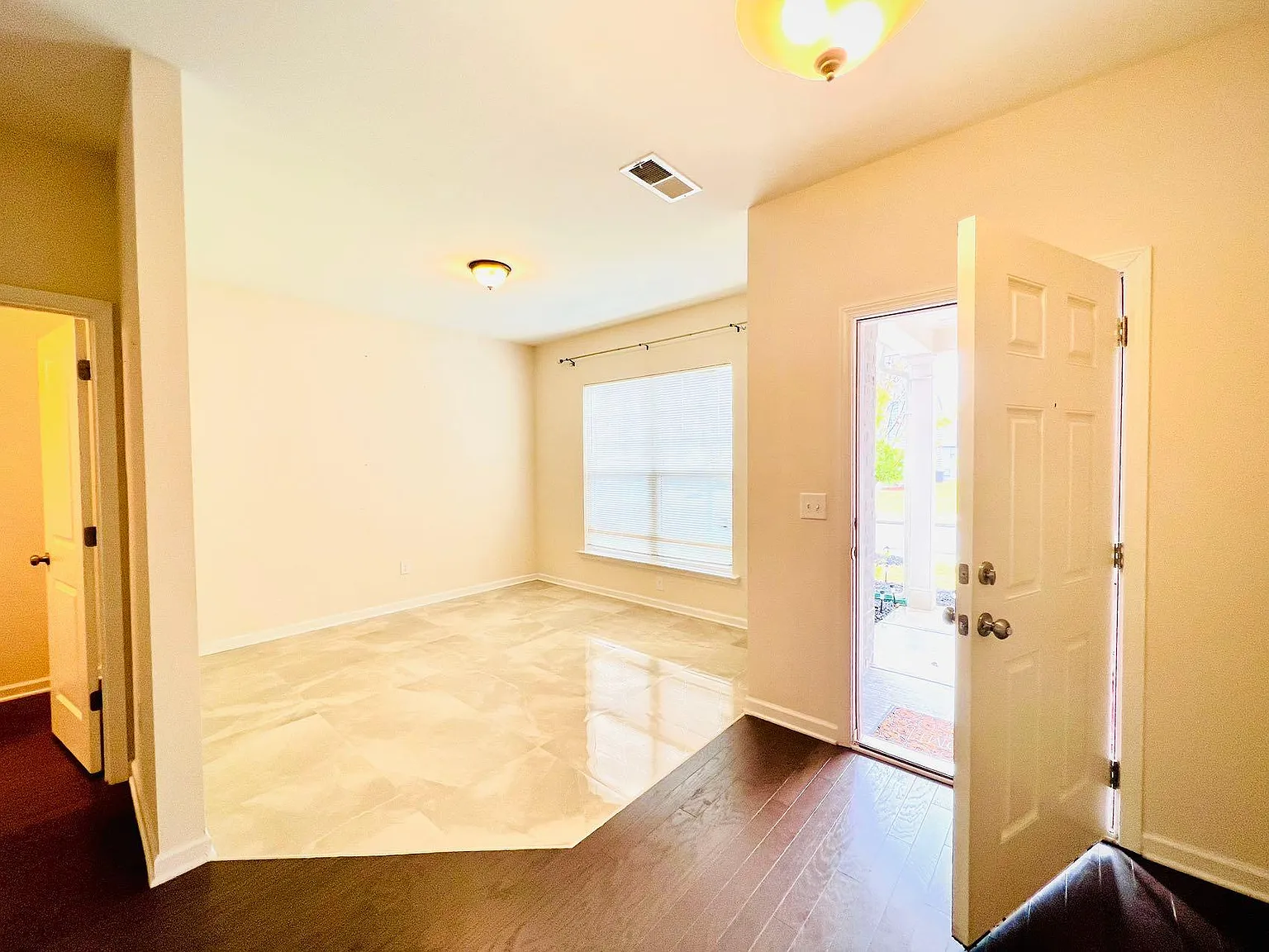 4 bed, 2.5 bath, 2300 sqft, $2,500 — Photo 2