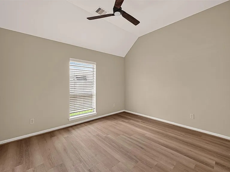 706 Silver Creek Cir — Photo 35
