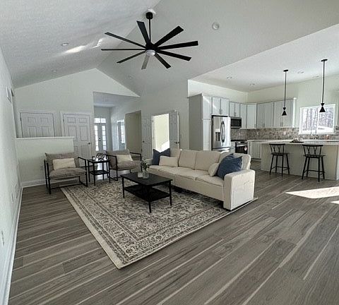 4th image of 999 Pin Oaks Dr
