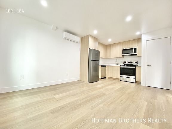 3rd image of 1017 Ocean Park Blvd #8