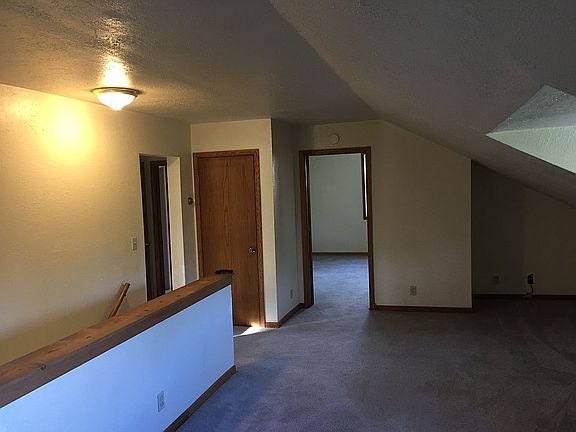 3rd image of W304S10581 Lakeview Dr