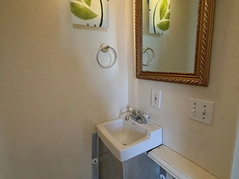 625 E Wilmington Ave — Photo 10