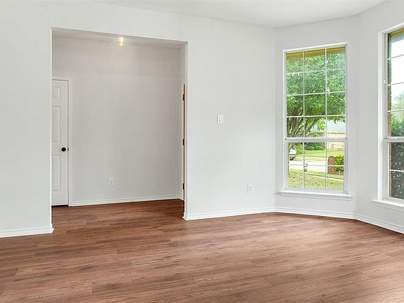 5th image of 213 Fairway Meadows Dr