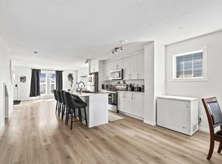 463 SW Cranbrook Sq SE, Calgary, AB T3M3E3