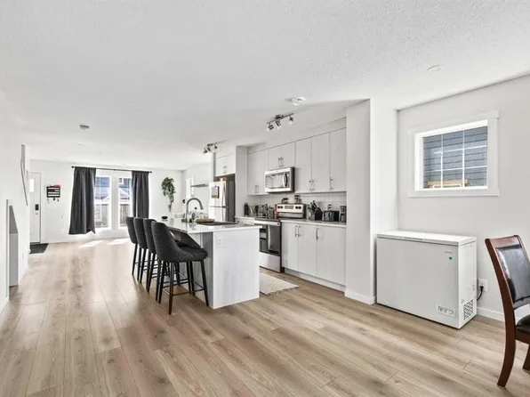463 SW Cranbrook Sq SE, Calgary, AB T3M 3E3