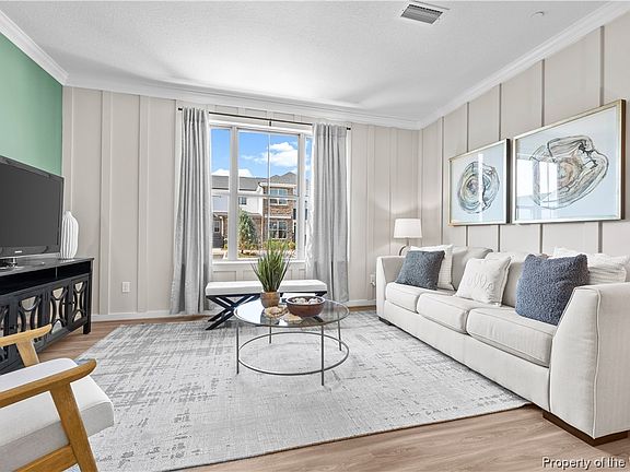 5th image of 207 Kathy Ann Way W