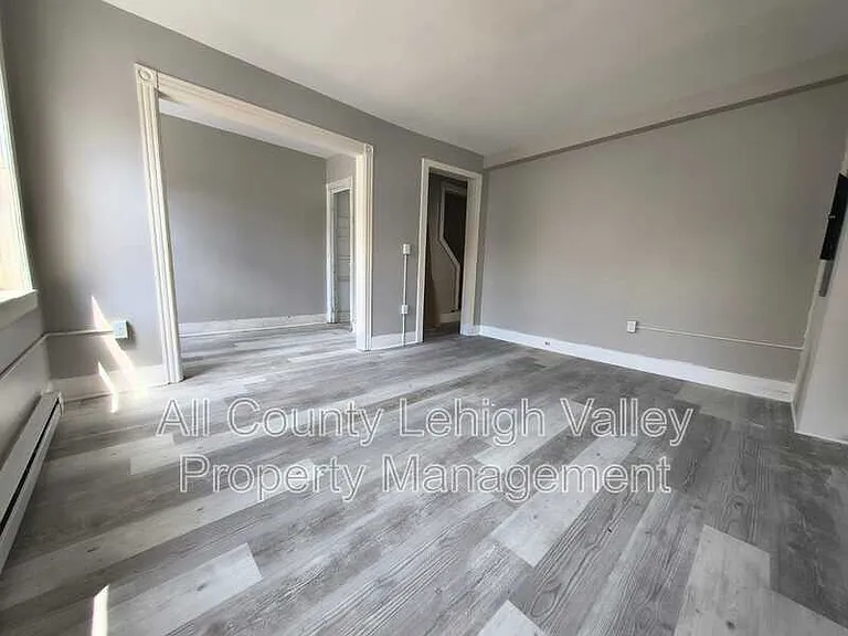 427 W Berwick St — Photo 4