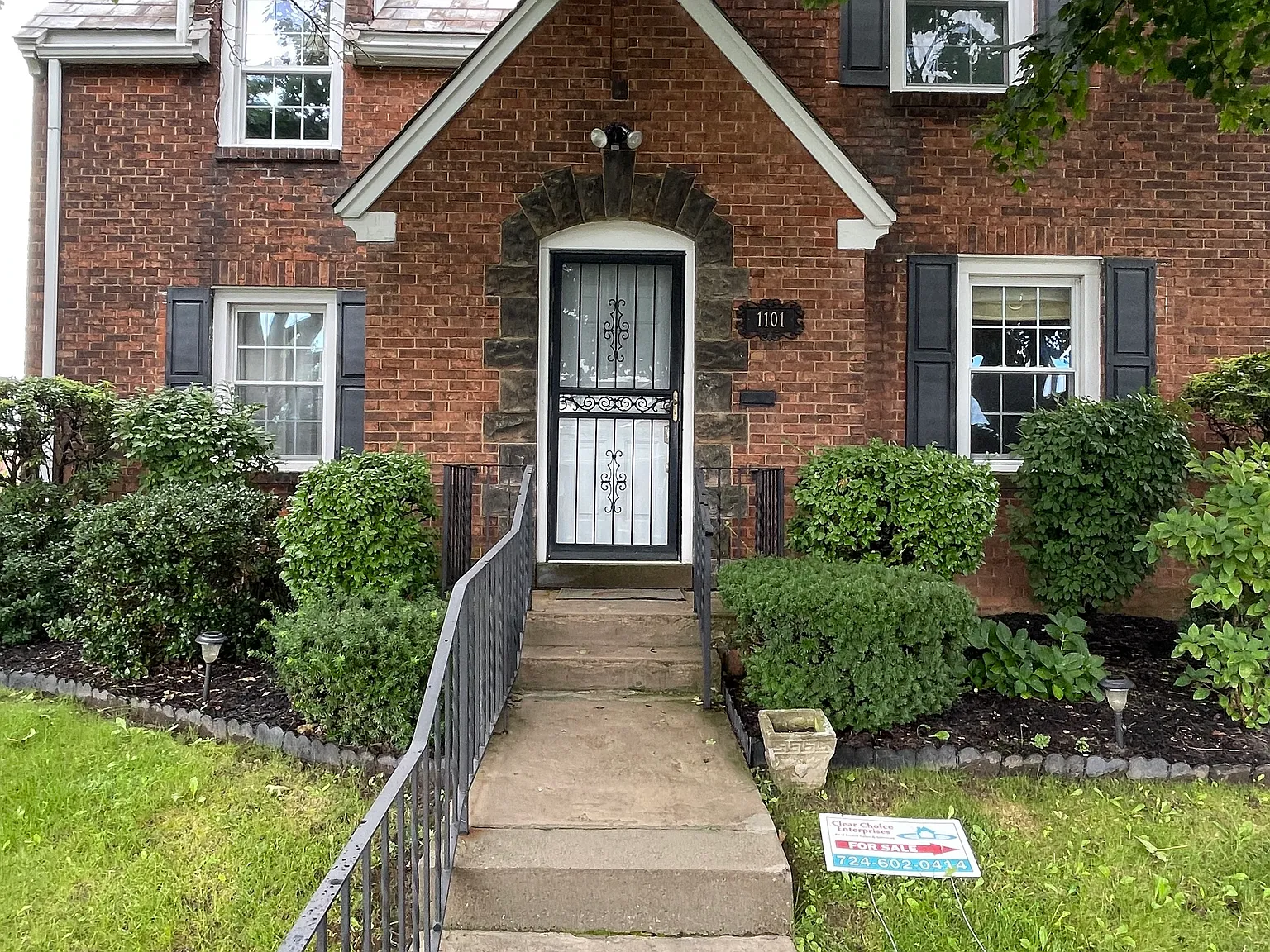 3 bed, 1.5 bath, $1,600 — Photo 2