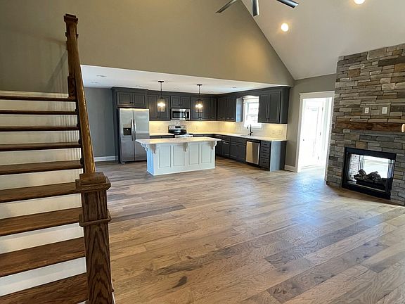 3rd image of 858 Longview Pointe Lot 3