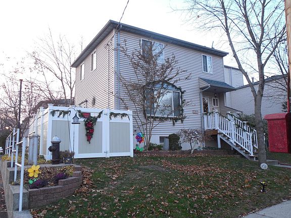 2nd image of 15 Forest Ln