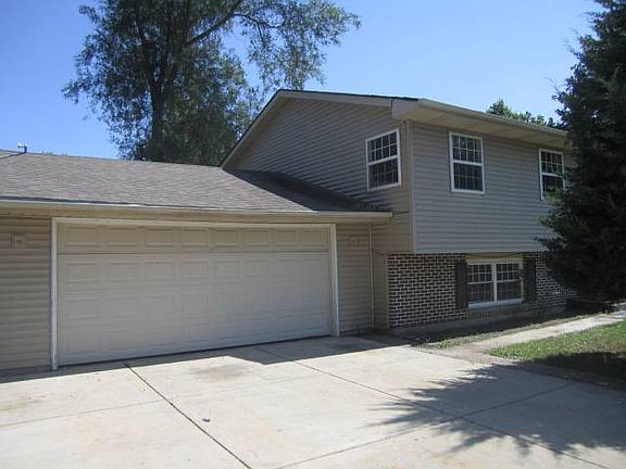 3rd image of 100 E Pineview Dr