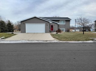 105 W 6th St, Redfield, SD 57469