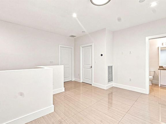 5th image of 432 NE 16th St