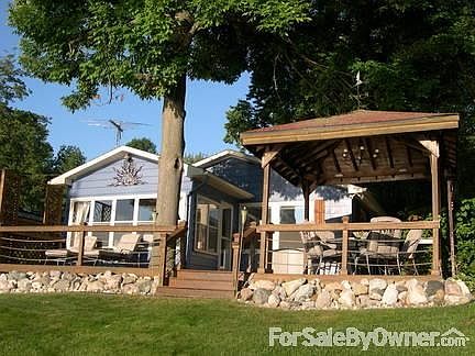 Great cottage updated inside & out 2005 through 2009. Faces east, morning sun