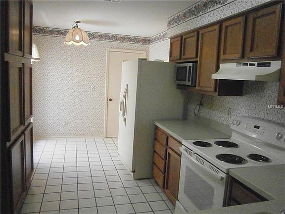 3rd image of 3456 Hillmoor Dr