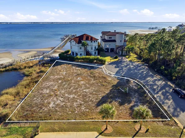 9375 Palmetto Ridge Ct, Navarre, FL 32566