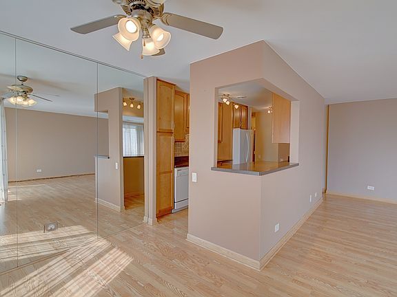 4th image of 425 Walnut Creek Ln Unit 1501