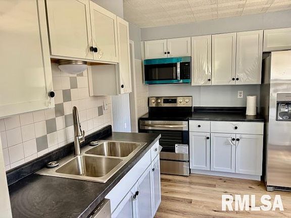 4th image of 3076 Louise Ln