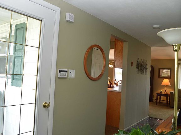 3rd image of 9 Carnegie Dr