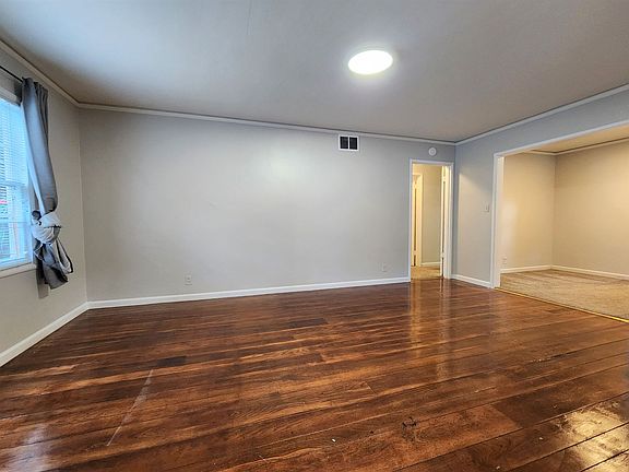 4th image of 1040 Fife Ave