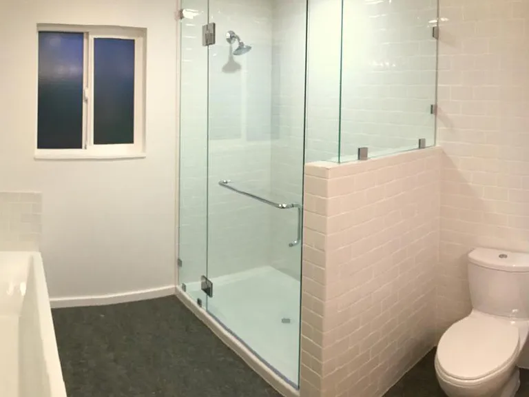 Master bathroom (panoramic photo)