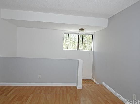 4th image of 22139 Burbank Blvd Unit 6