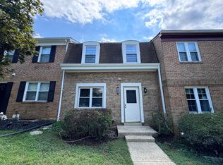 9921 Lakepointe Dr, Burke, VA 22015