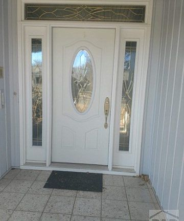 2nd image of 917 Emerson Dr