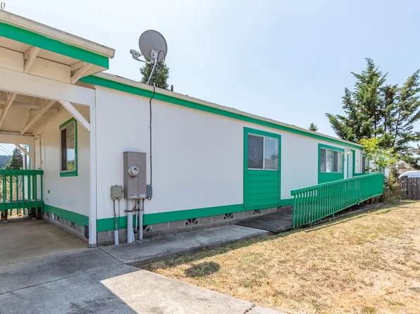 161 S Comstock Rd, Sutherlin, OR 97479