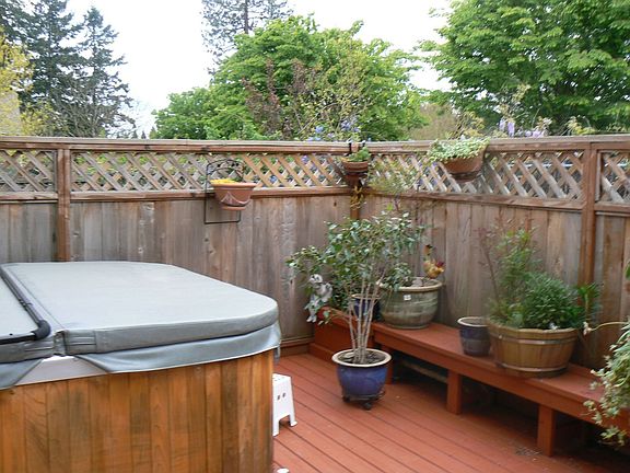 Hot tub and privacy deck