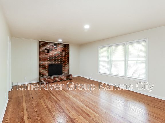 3rd image of 1527 N 64th Dr