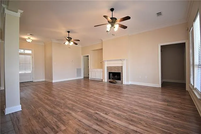 3419 Cove Ct — Photo 2
