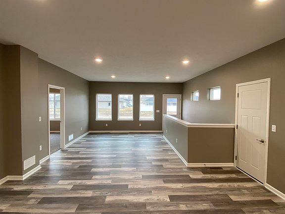 3rd image of 892 9th Ave
