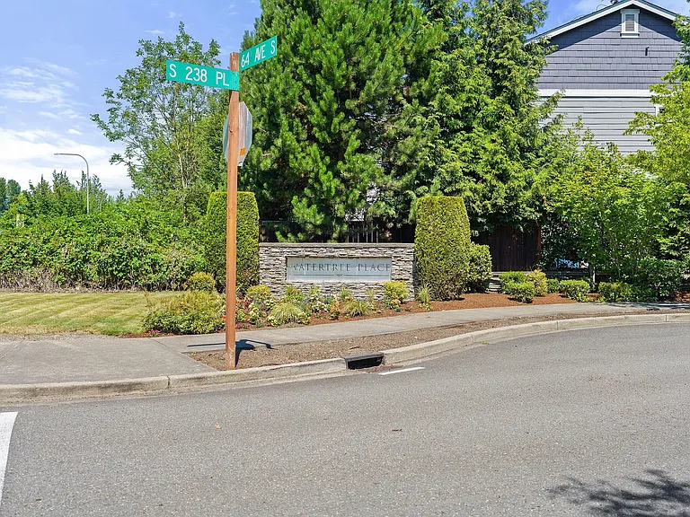 Watertree Place Townhomes — Photo 22