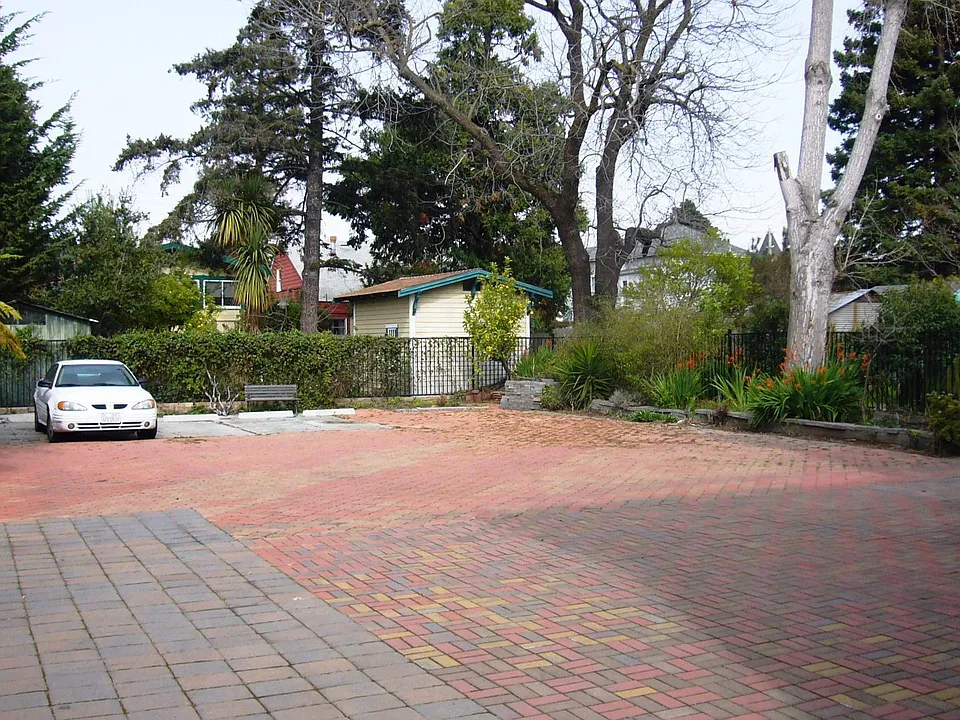 Building Photo 3