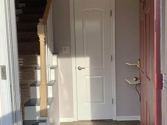 2nd image of 312 Gainsborough Sq