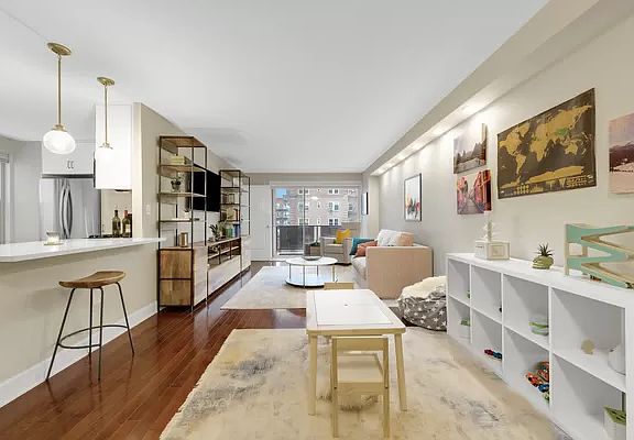3rd image of 110-11 Queens Blvd #5
