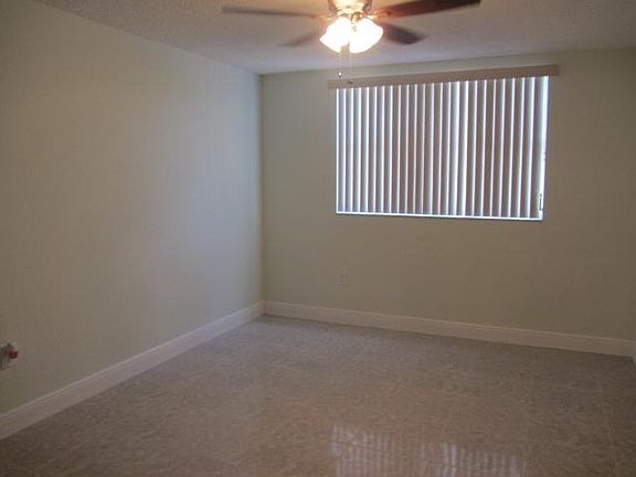 4th image of 8290 Lake Dr APT 424