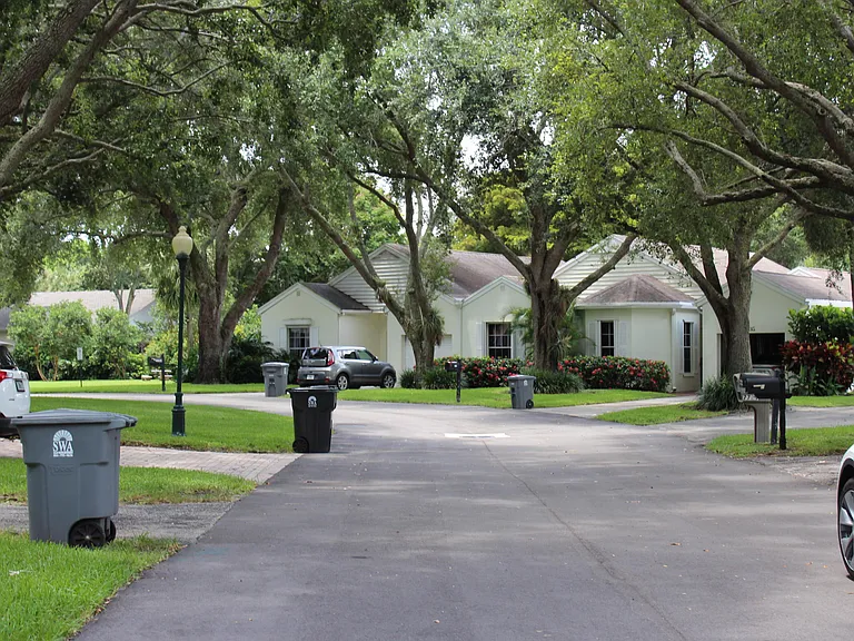 7705 Forest Green Ln — Photo 10