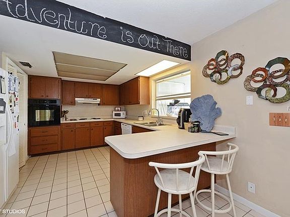 3rd image of 47 Freshwater Dr